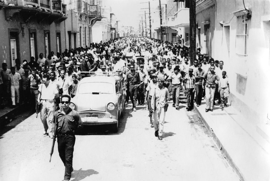 Desfile militar en entierro de Oscar Santana