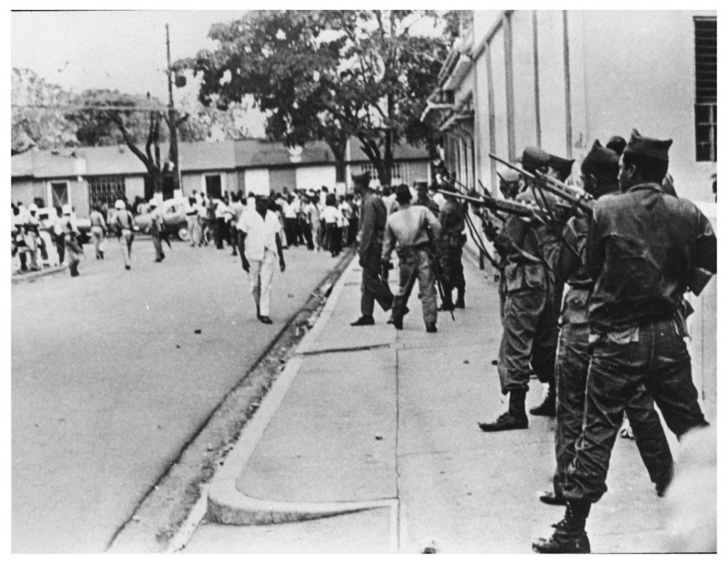 Cerco militar en las afueras de Radio Santo Domingo